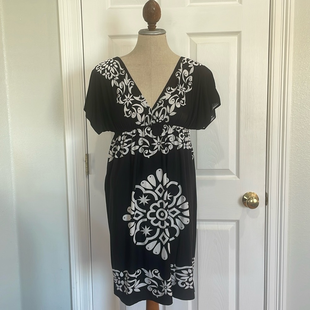 Cristina love short sleeve stretch mini dress V neck black white size S small